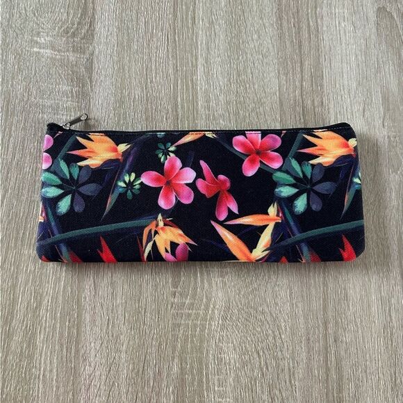NWOT … Floral Cosmetic / Makeup Bag - Picture 1 of 3
